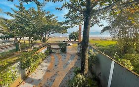 Casa frente ao mar/pé na areia no Indaiá até 18 pessoas